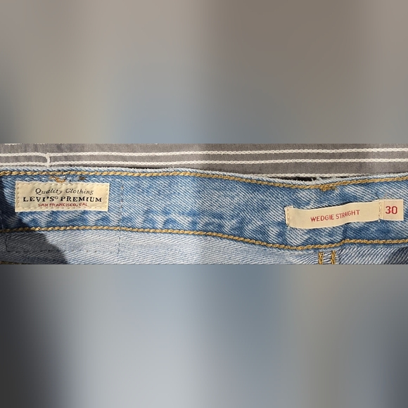 Levis Wedgie High Waisted Cropped Jeans Size 30 - Picture 7 of 8